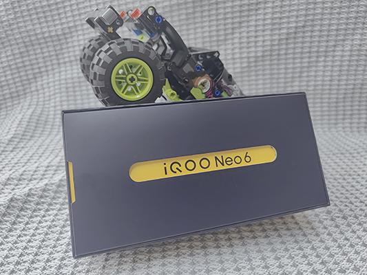 iQOO Neo6上手体验：当旗舰机设计和性能下放潮流电竞手机会碰出怎样的火花？