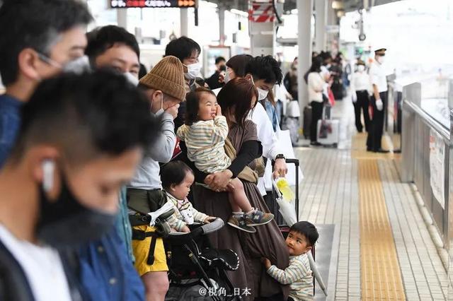 日本大叔上班看中国泳装网站遭处分