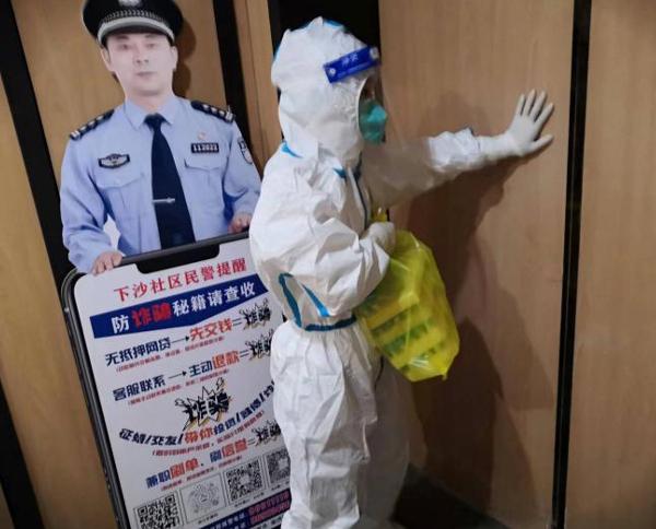 大雨夜，杭州一女子背后的这句话让人泪目……