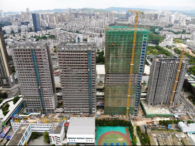 促进产城融合，珑城原点广场项目主体结构全面封顶