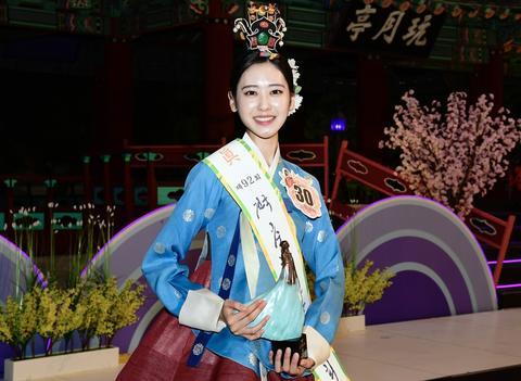 韩国23岁女大学生夺得“传统美人”冠军 获奖5万人民币