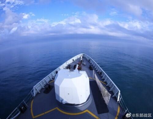东部战区海军奔赴东海某海域开展实战化训练