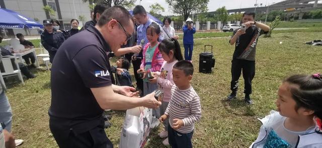 警属进警营 共度五一节