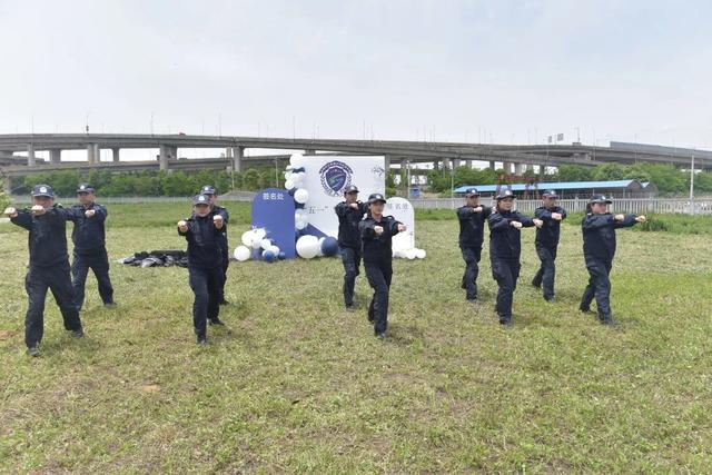 警属进警营 共度五一节
