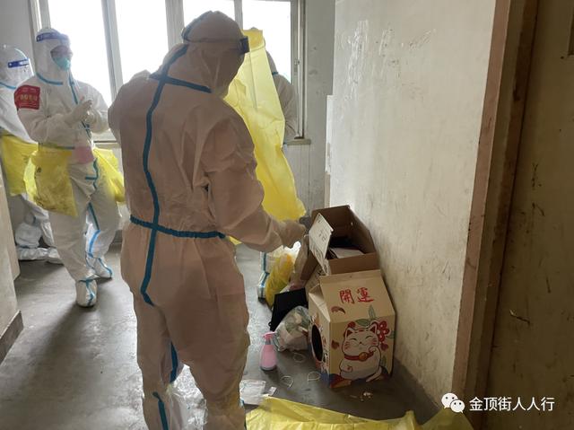 直击石景山这个封控区的“十二时辰”