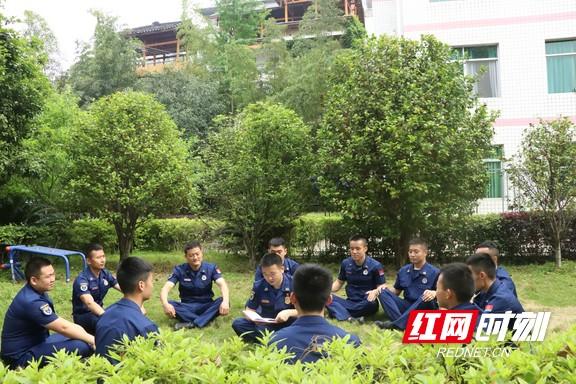吉首消防：开展“读书思廉”活动丰富廉政文化建设