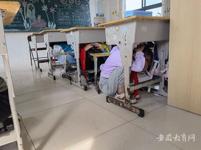 安全教育入心间 黟县各校开展防灾减灾主题教育活动