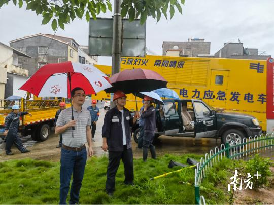 越艰险越向前！惠东安墩党员干部齐协力，守护暴雨中的红色家园