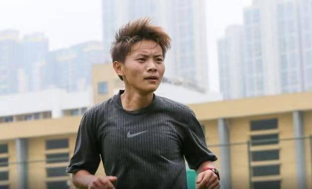 体坛午爆｜大连人队将赴海口参赛，郑钦文首进大满贯32强