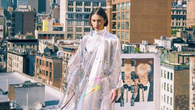 你愿意买一件售价9500美元的虚拟时装吗？