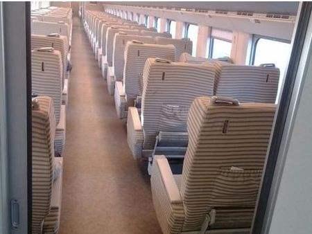 z字头火车座位号分布图，z火车座位号分布图（火车靠窗的座位号是哪几个）