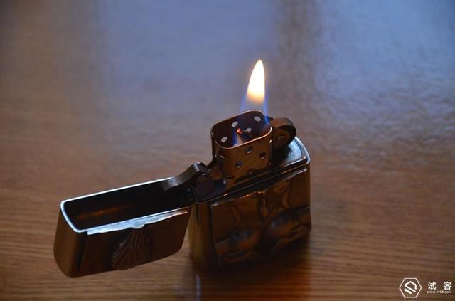 zippo打火机怎么换火石，zippo怎么换火石（我与我的zippo们）