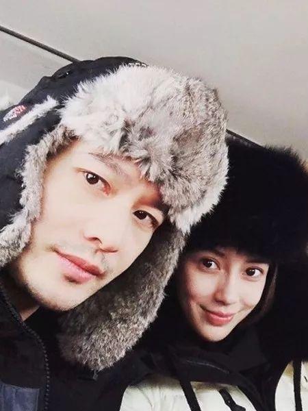 美宝莲纽约光影修容粉好用吗，美宝莲纽约光影修容粉好用吗知乎（素颜的Baby暴露了这里）