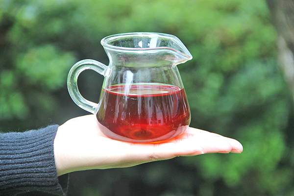 普洱茶是黑茶吗（了解洱茶与黑茶的关系是否能独成一家）