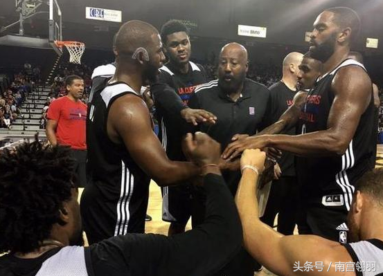 nba护牙套为什么放在袜子里(哪种你最不能接受？那些NBA球星牙套放的地方)