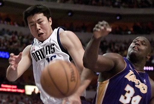 王治郅在nba为什么不是中锋(被骂卖国！被央视封杀！是什么原因让王治郅在NBA落荒而逃)