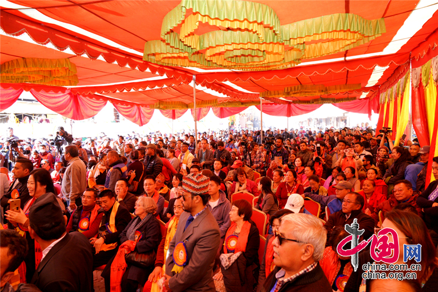 印顺大和尚与尼泊尔总理普拉昌达共同为满愿塔重光揭幕