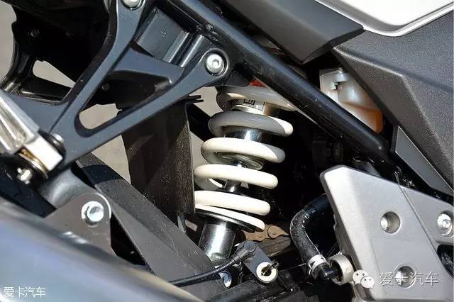入门级跑车的新选择 试驾铃木GSX250R