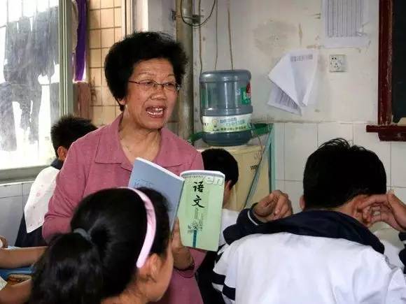 90后班主任做的这件事，为何让家长们都感动得流泪？（教育还是要多些真诚，少些套路）｜特别关注