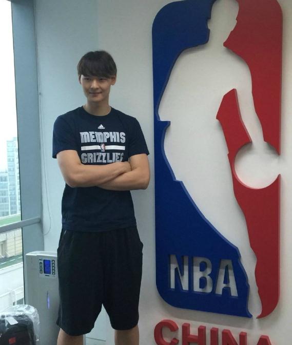 中国人进nba都有哪些人(盘点中国的9大NBA球员！宋涛开天辟地，姚明最伟大！)