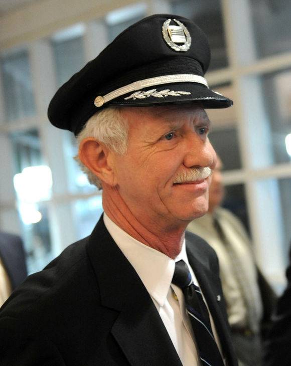 (萨利机长原型:萨伦伯格)747474—转载授权,商务合作—联系邮箱