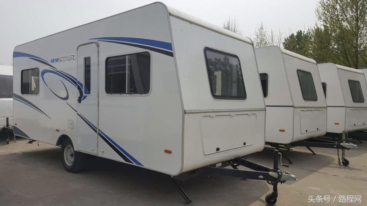 双轴露营地拖挂房车(25万)