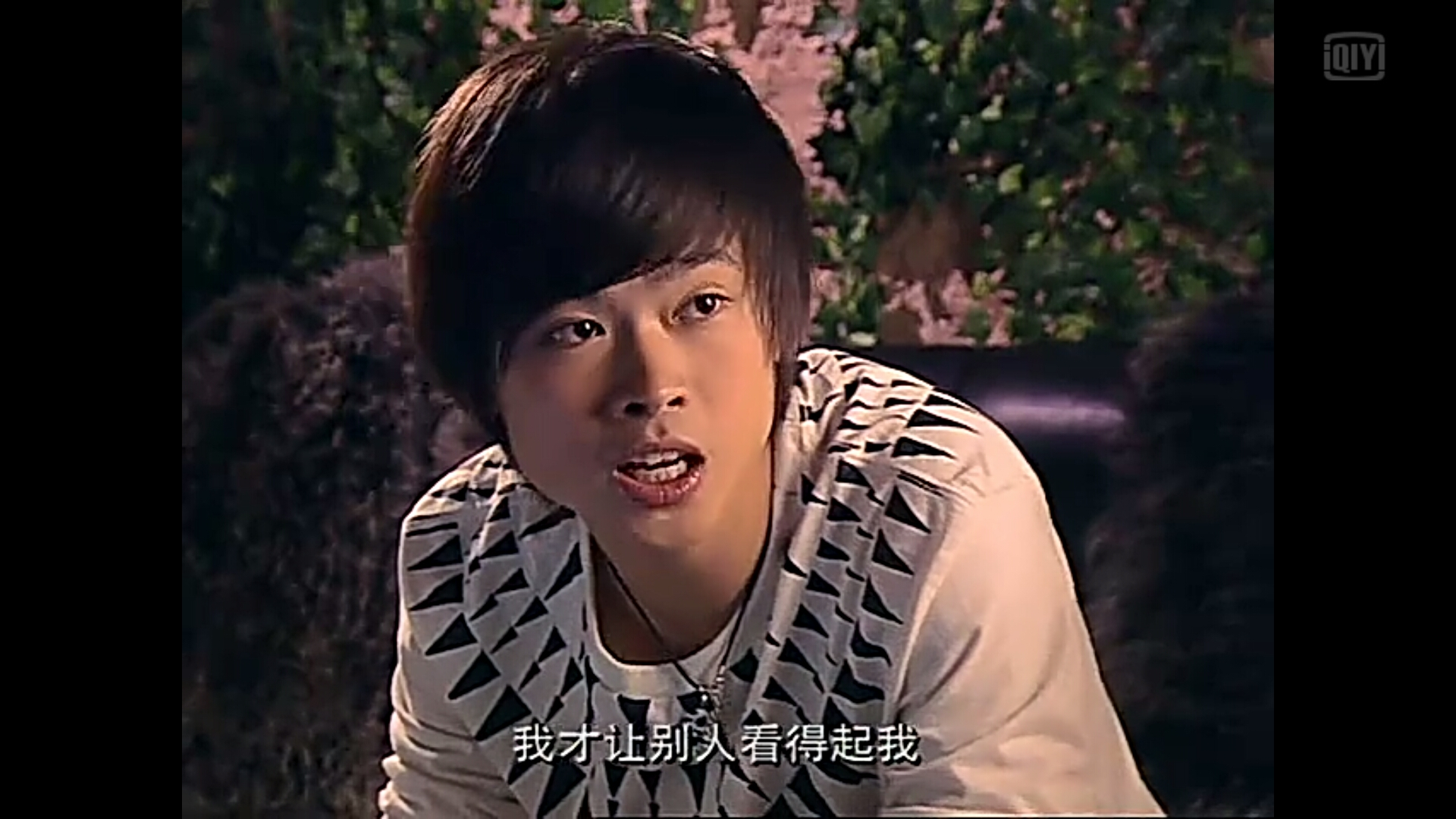 对龙凌音和阮薇水都很好,因为龙凌音借给阿火他的镭射卡,并且帮忘带