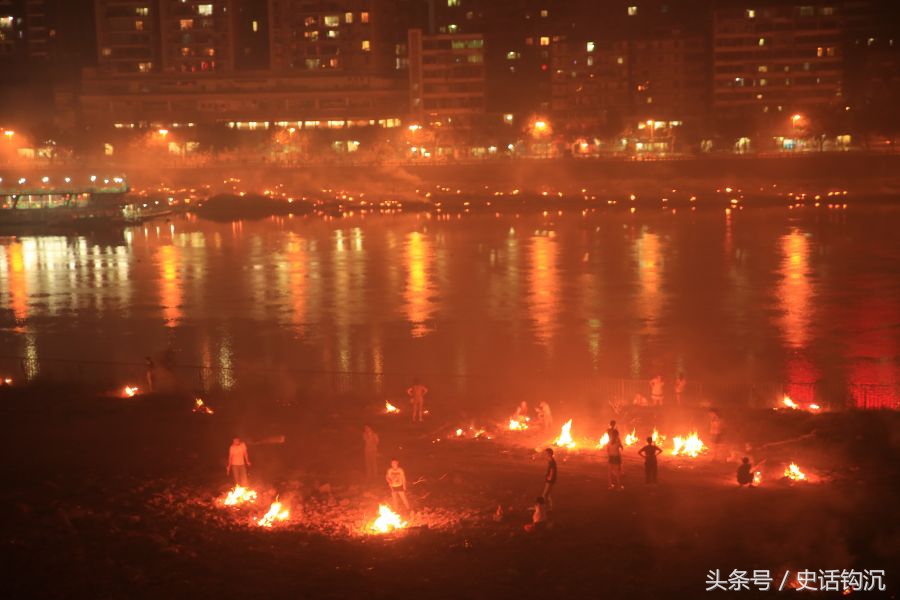 按照传统习俗，一年要祭拜几次先人？为什么除夕最为隆重