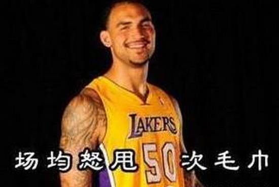 为什么nba球迷甩毛巾(为什么NBA现场很少见到扔矿泉水和毛巾的球迷？)