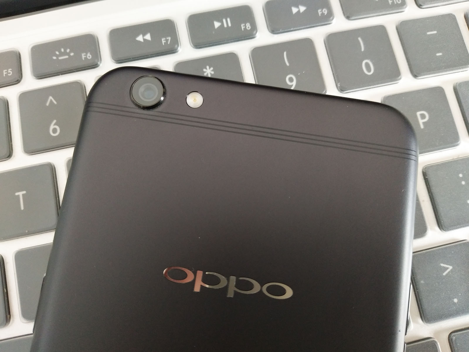 黑色OPPO R9s:把黑的美挖掘到底