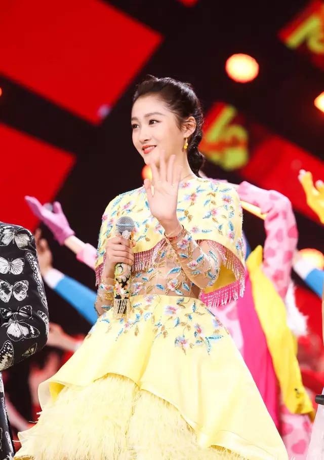 她是范冰冰关晓彤春晚设计师，美仙中国风！艳压LV、Dior等