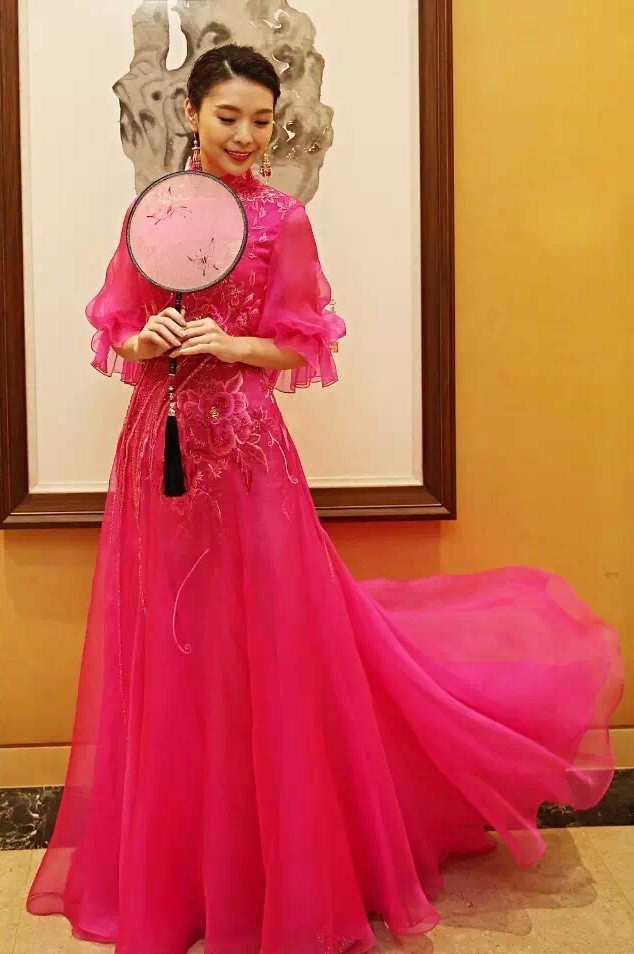 她是范冰冰关晓彤春晚设计师，美仙中国风！艳压LV、Dior等