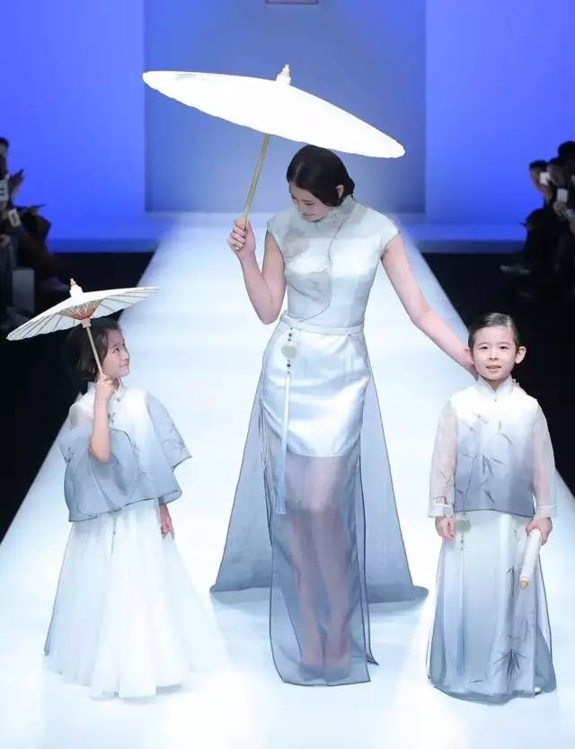 她是范冰冰关晓彤春晚设计师，美仙中国风！艳压LV、Dior等