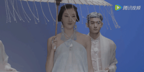 她是范冰冰关晓彤春晚设计师，美仙中国风！艳压LV、Dior等