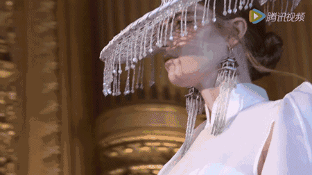 她是范冰冰关晓彤春晚设计师，美仙中国风！艳压LV、Dior等