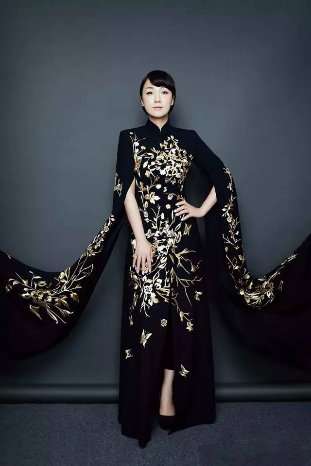 她是范冰冰关晓彤春晚设计师，美仙中国风！艳压LV、Dior等