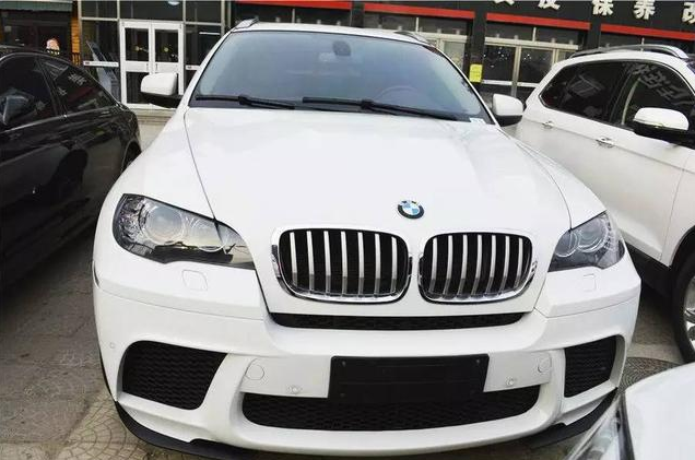 买了二手宝马x6,直接跑去贴车衣,旧车立马变新车