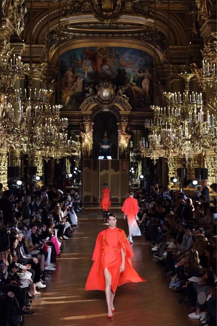 她是范冰冰关晓彤春晚设计师，美仙中国风！艳压LV、Dior等