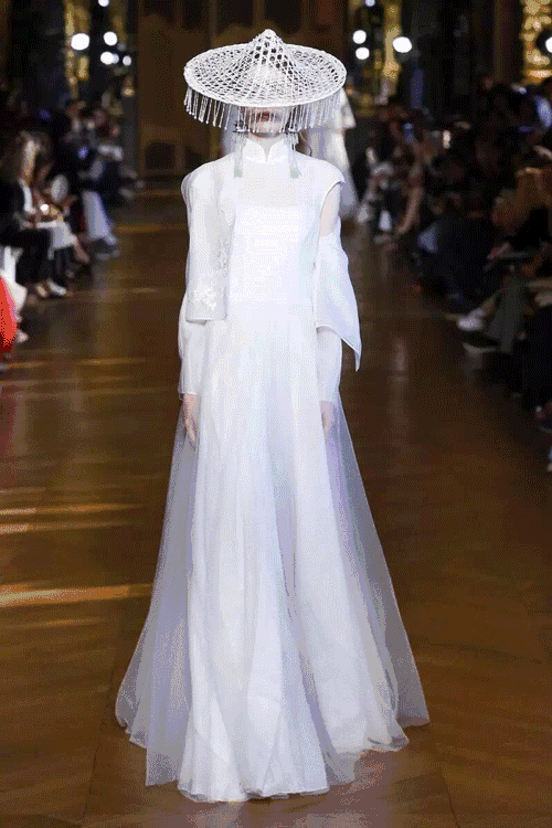 她是范冰冰关晓彤春晚设计师，美仙中国风！艳压LV、Dior等