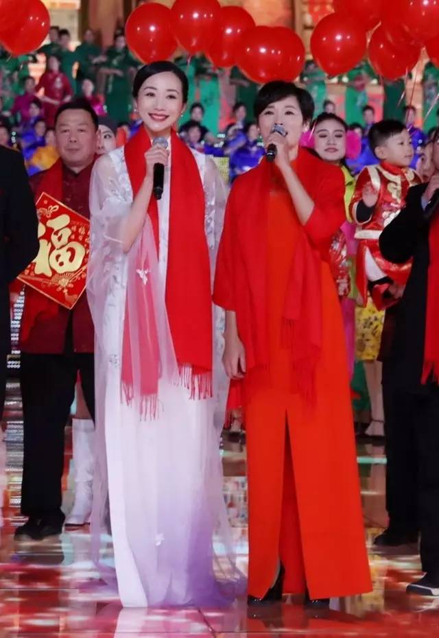 她是范冰冰关晓彤春晚设计师，美仙中国风！艳压LV、Dior等