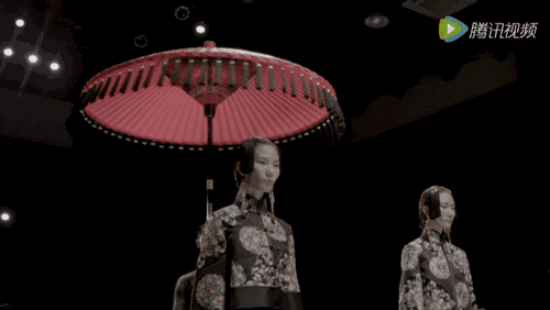 她是范冰冰关晓彤春晚设计师，美仙中国风！艳压LV、Dior等