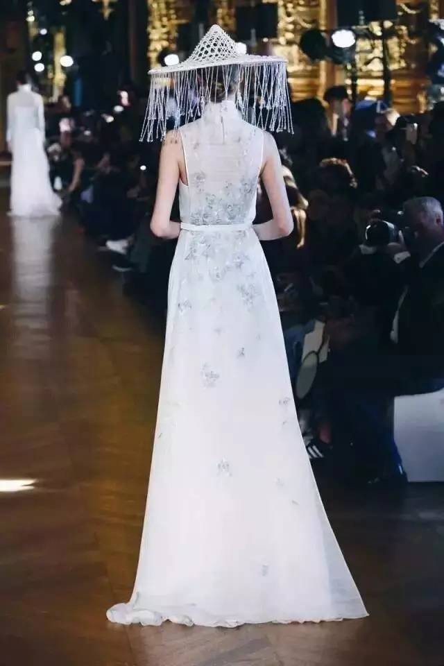 她是范冰冰关晓彤春晚设计师，美仙中国风！艳压LV、Dior等