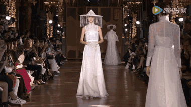 她是范冰冰关晓彤春晚设计师，美仙中国风！艳压LV、Dior等