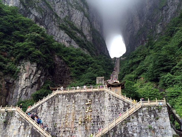 張家界旅遊景點全景圖天門山_張家界天門山哪條線路好玩些 - 密雲旅遊