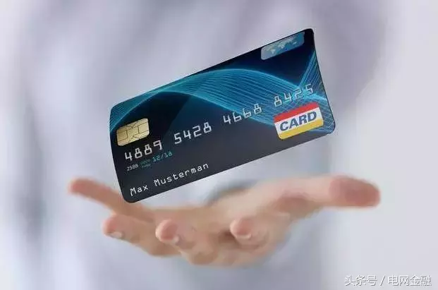 银行为何抢着给你办信用卡，却不乐意给你办贷款呢？