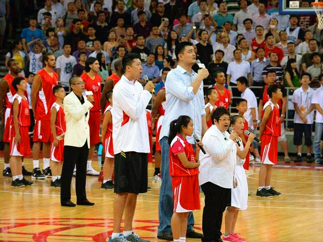 nba为什么奏国歌(篮协主席姚明的首道命令来了：无论你来自哪儿，赛前必行礼唱国歌)