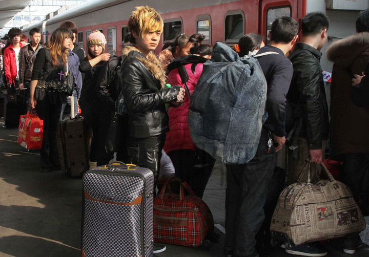 2013年春运时间表(2006年-2016年 镜头中的春运中国)