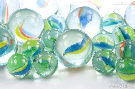 玻璃球里面的花纹是用什么做的，玻璃球制作过程