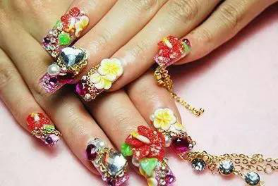 女幼师滑雪断指赖美甲？不当美甲存在这些隐患