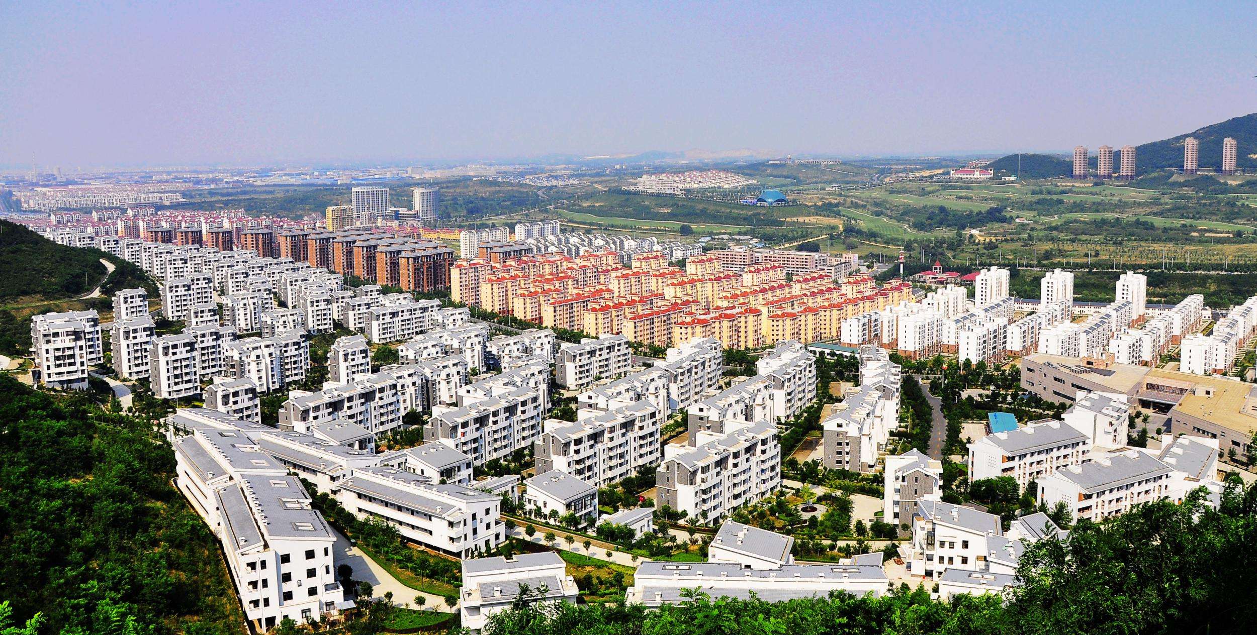 位于山东烟台市龙口市东江镇的南山村,是山东新农村的代表,被誉为"